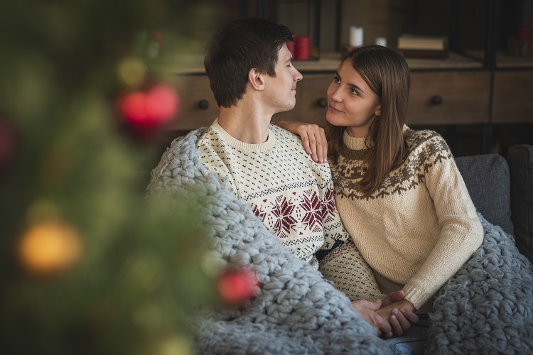 How Herpes Singles Can Enjoy Love This Holiday Season